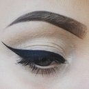 Winged liner love.
