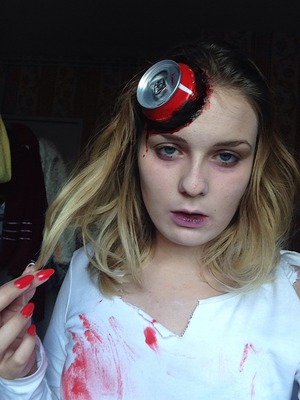 My look for Halloween this year, and I loved it! First time doing it and it's super easy :)) 