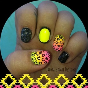 I'm obsessed with neon colors ! And ombre, and cheetah ;)