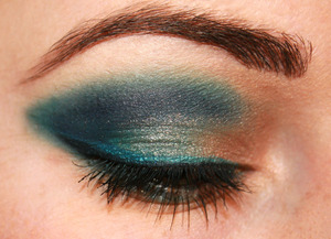 toupe and blue eyeshadow with a double wing and simple mascara, no false lashes. 

also use ELF get eyeliner pots. 