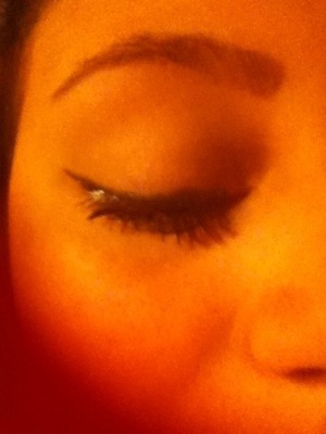 My first time doing the winged out eyeliner .. How does it look? And sorry for the bad quality