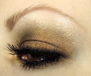 Simple EOTD using Fyrinnae eyeshadows. http://prettymaking.blogspot.com/2012/09/eotd-fire-opal.html