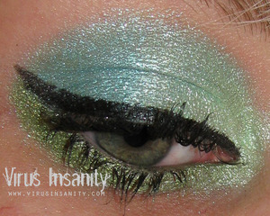 Virus Insanity eyeshadows. From inner to outer corner: St. Patrick, Four Leaf Clover. Bottom eyeliner: Ireland.
www.virusinsanity.com