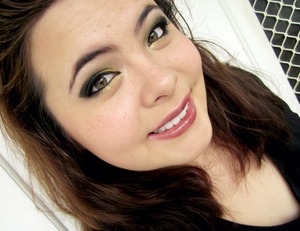 Black and gold New Years make-up