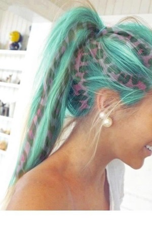 Woah! That's so cool but you really need to be brave to do this. 
What do you think girls? Would you do something like this? Please, leave a comment because I really want to hear what you think :)