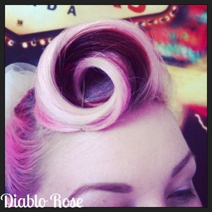 
Pin up rockabilly 50s victory roll, pink hair