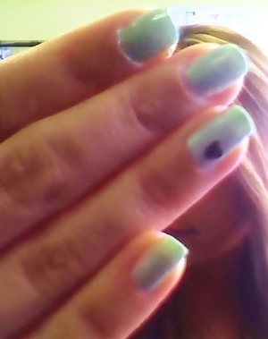 Revlon - Minted and Sally Hansen Insta dry - Night flight heart :)

Sorry for the bad quality
