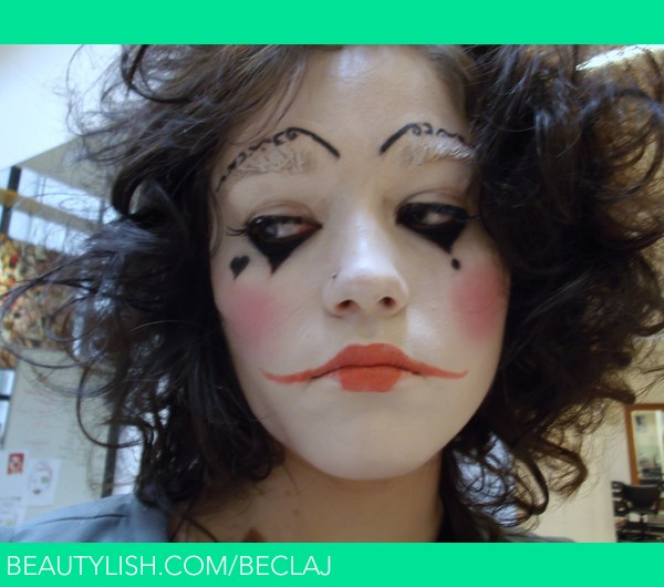 Pierrot Make-Up: Een Tijdloze Clown-Look Voor Feestelijke Gelegenheden.