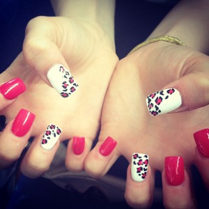 Pink and white leopard print,follow me on Instagram kerryharveyy_xo for more pictures like these #nails#love#leopard 
