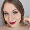 Classic Deep Red Lips With Fluffy False Eyelashes