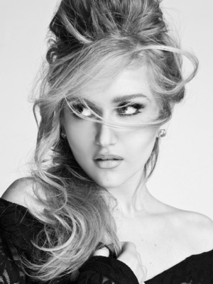 Make-up: Billy B
Photo: Gomillion & Leupold
http://www.beautylish.com/v/rcnujc/billy-b-iconic-bardot-eyes-the-tutorial