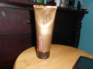 This stuff is amazing! I've only used it twice so far and I'm already glowy! Plus it has spf 15 which is great!