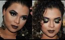Maquiagem poderosa usando glitter dourado e batom marrom - Holographic Glitter Cut Crease