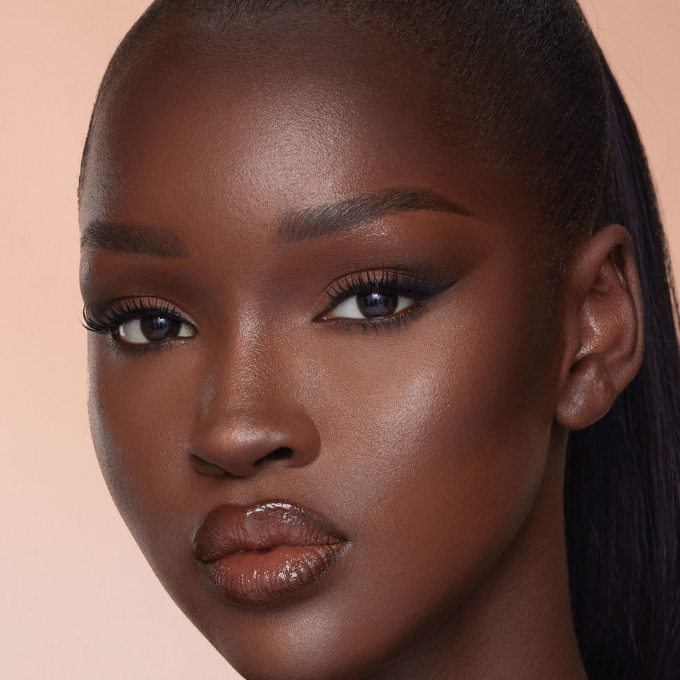 Model wearing Charlotte Tilbury Hollywood Contour in Deep