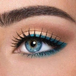 The trend of the moment: Blue eyeshadow