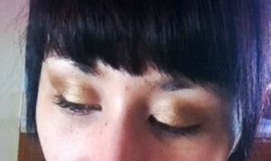 Maybelline new York- golden halo
Wet n wild walking on eggshells