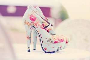 I found this pic online. Im in love with these! :)