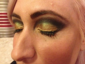 Smokey eye with highlighting using mac pigment in old gold and benefit gilded 