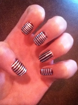 did horizontal stripes for all of the fingers except for the ring finger :)