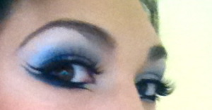 Smokey blue eyes finished with double lines for a beautiful intense eye look 