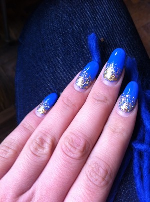 nails blue gold sparkles 
