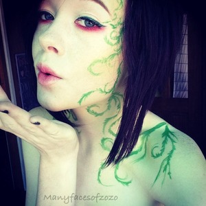 "I am Mother Nature's arm.Her spirit. Her will! Hell, I am Mother Nature!!" 

Finally did poison ivy makeup. My mind has been stressing over how the hell am I going to do poison ivy. I did something more simple and I have fallen in love with it. I felt so sexy as poison ivy haha 

I need a poison ivy costume badly because I think it will look awazballs!!!
