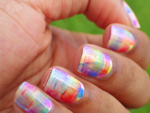 
A SIMPLE yet creative mani to do.  More pics on my website www.monsieurlili.com  ! Take a look !  (under the Womanity section )