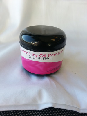 Promotes hair growth, provides moisture, controls frizz, stops breakage