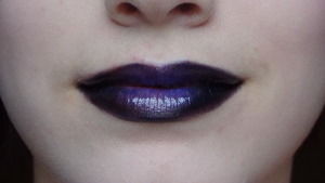 Here is some purple ombre lips I created, they are perfect for any dramatic colorful look, or going to a concert or goth club.  Also nice for Halloween if they're too much for you.