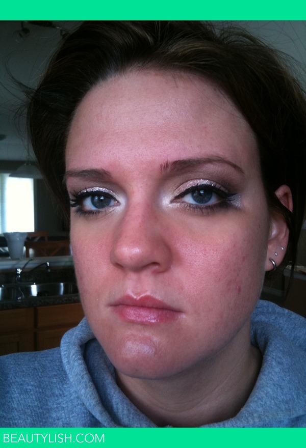 don't mind the lack of foundation or the grumpy face