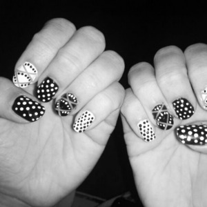 i made this cute nails with just black and white polish , i used dotting and striping tape line