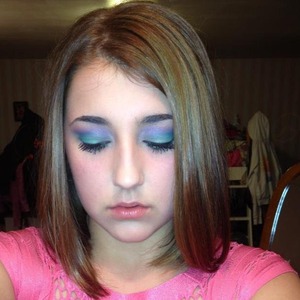 used turquoise, navy blue and purple to create a smokey eye ! 