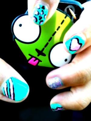 just randomness on my nails :)