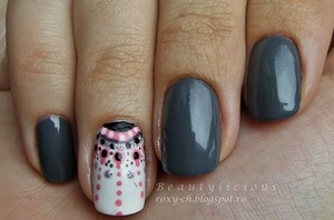 Details here: http://roxy-ch.blogspot.ro/2013/02/gray-mood-with-dash-of-pink.html
