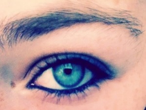 Makeup to make you blue eyes pop!! :) 