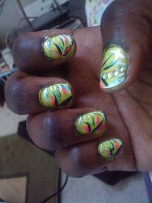 Natural nails, green background, summer lines