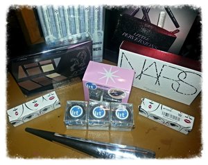 nars virtual domination pallet,  Laura Mercer flawless contouring pallet, sephora pro 134 foundation brush and a few other goodies I love it (: