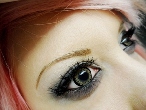 Classic smudgy with circle lenses.