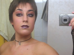 http://beauty-tale.blogspot.com/2011/09/vampire-look-online.html