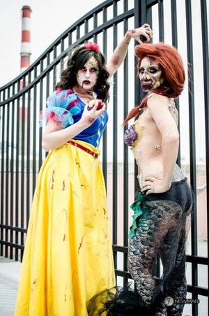 Zombie Ariel and Snow White 
Comiconn 2014
Photo Credit: Jesse Newman 
Models: IG She_loves_fx @Julia Williams Jessica McCurry #makeup #fxmakeup #halloween #zombie #disney #disneyprincess #princess #ariel #snowwhite #halloween #cosplay #costume