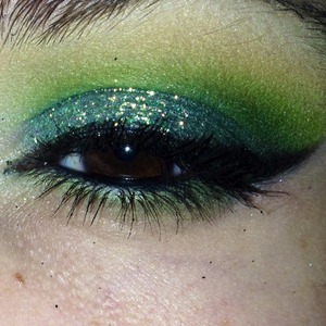 Glitter is from Coastal Scents. It's called "Mermaid". Shadows are from bhCosmetics 120 Eyeshadow Pallet First Edition :)