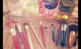 How to Properly Clean Your Makeup Brushes
