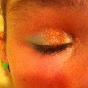 This is my inspiration of hawai so in dedications i made my eyeshadow like this:)
