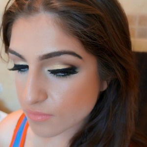 Light smokey in the corners with a pop of color under the eye 