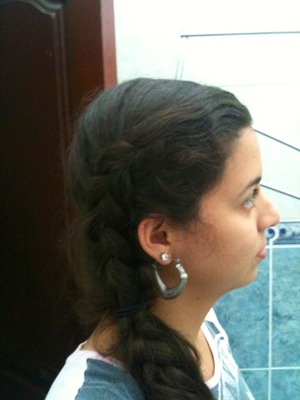 Classy look with a side braid included 