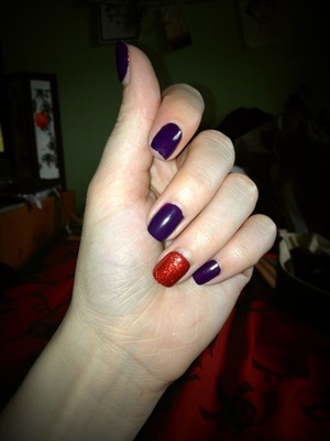 A few of the red nails came off so just making the most of what's left while I wait for the rest to come off :) 