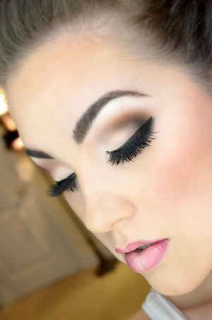 Implementing bronze tones and a heavy black liner for contrast.