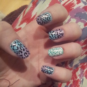 This is my go to nail look when im bored :)