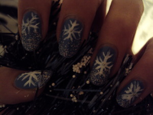 Use thin brush to draw snowflakes
And some bling bling for the tips of your nails :D