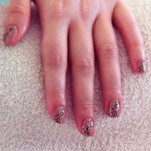 Nude shellac with gold glitter and leopard print 